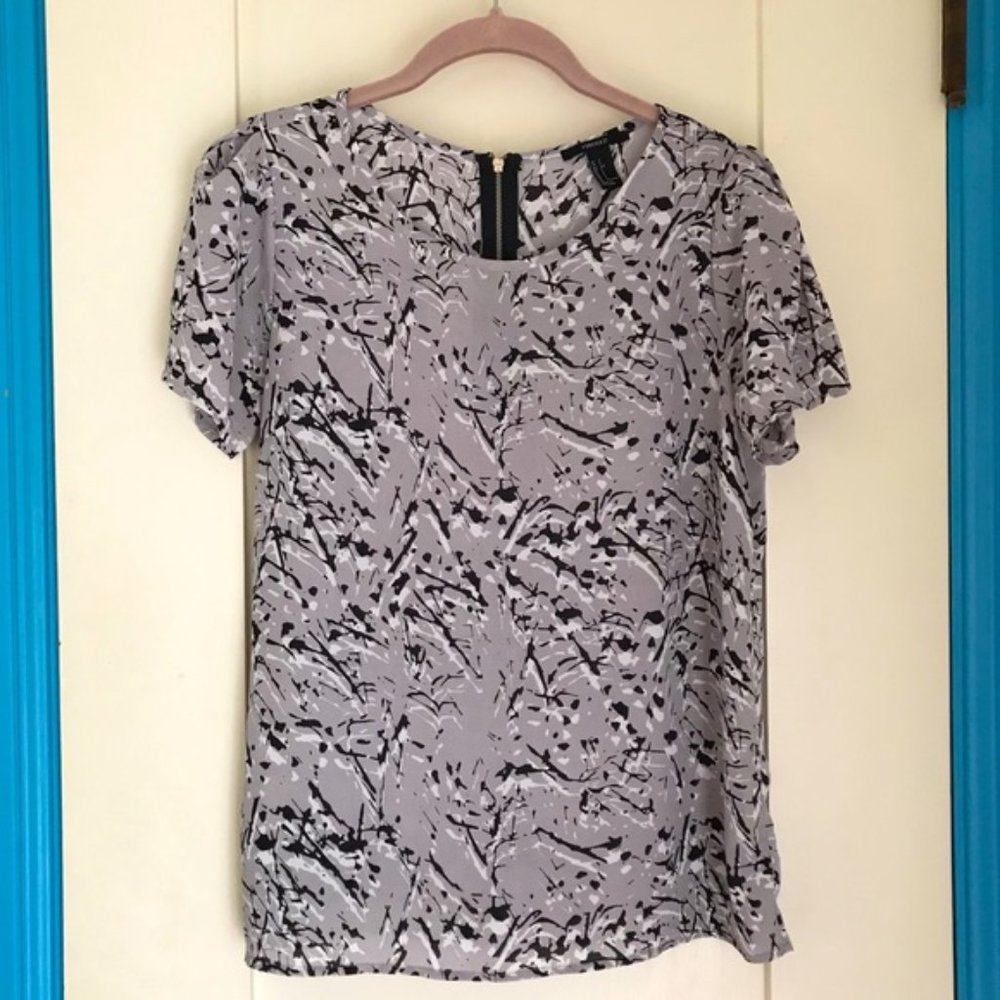 FOREVER 21 Gray Abstract Print Top Small